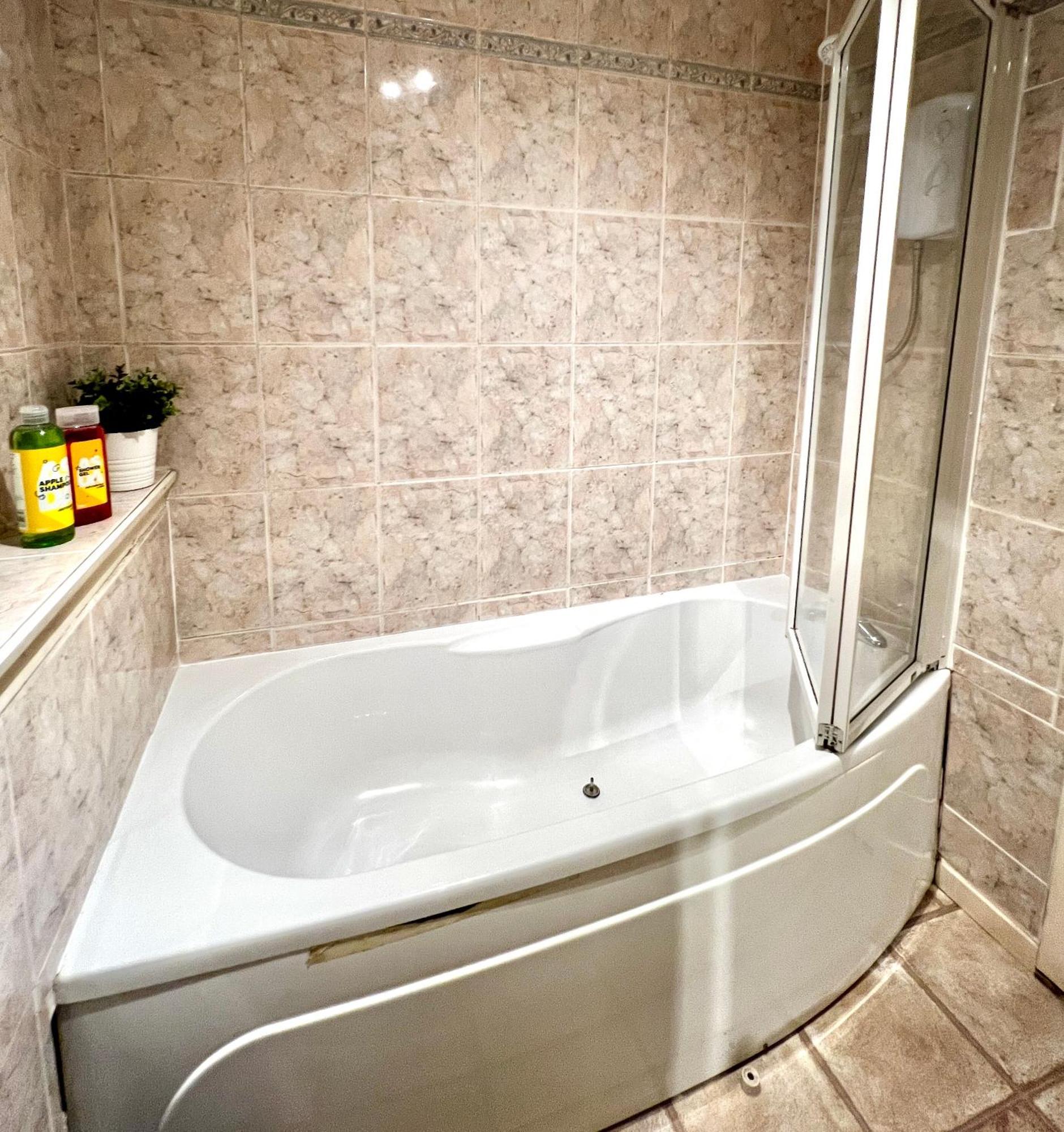 Ground Floor Flat With Free Parking & Wifi Apartment Glasgow Exterior photo